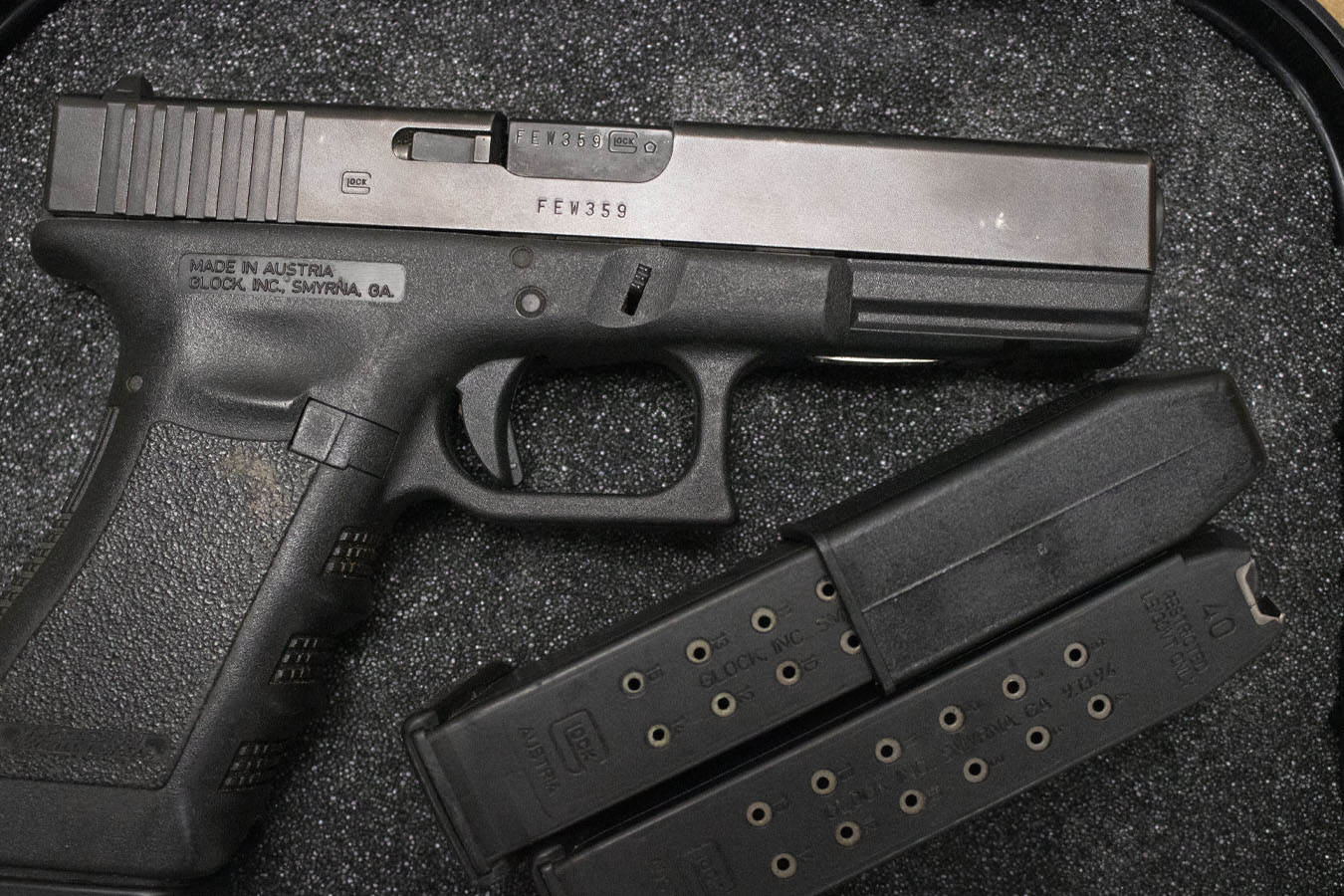 GLOCK 22 Gen3 40 S&W Police Trade-In Pistol with Three Magazines and Case